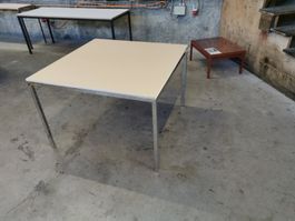 Tisch quadratisch mit Linoleum by Nektar Design