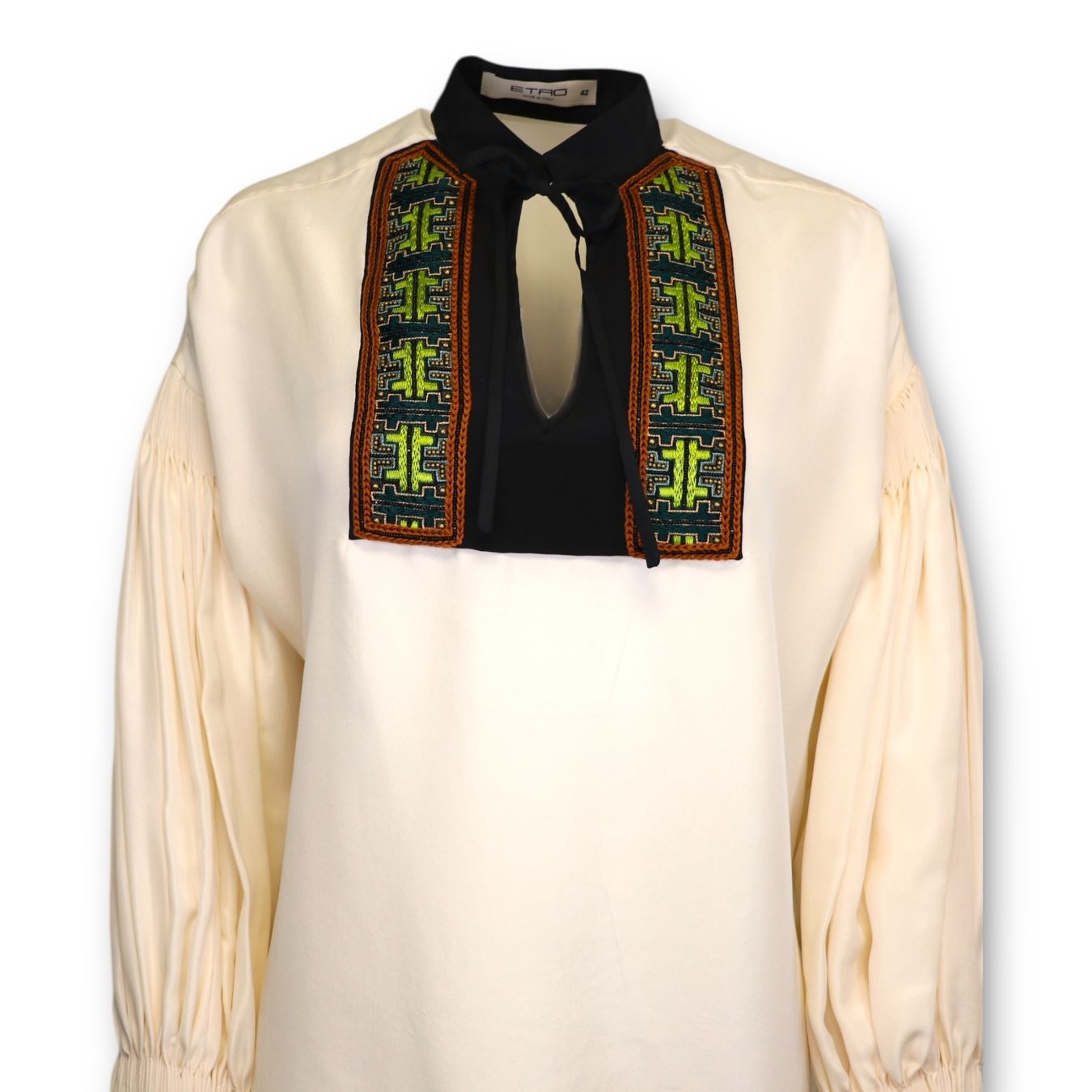 Etro Blusen: Etro Seidenbluse crème bestickt Gr. 38 – Gebraucht aus Binningen von Designerlabels 2