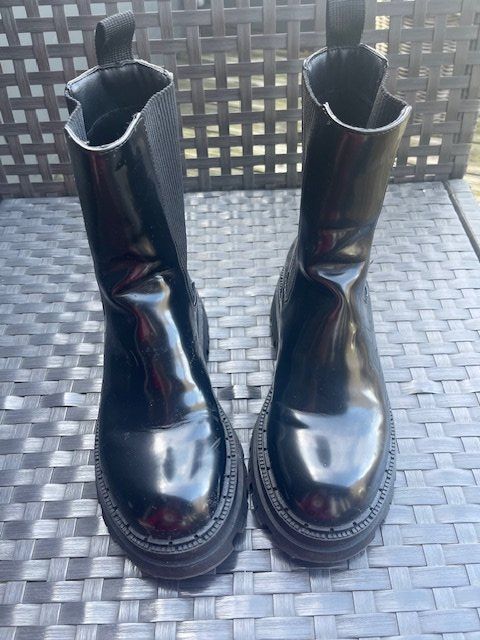 Zara Scarpe da donna: ZARA Stiefel Gr. 38 – Usato da Basel venduto da PinkPong 2