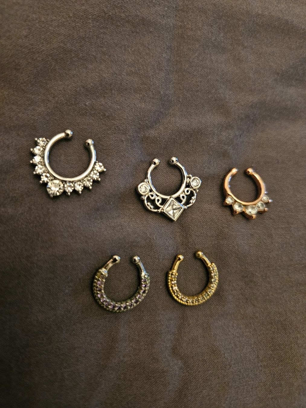 Gioielli per piercing: Fake Septum Nasenring Set, 5 Stk, Modeschmuck – Nuovo (secondo la descrizione) da Zürich venduto da SkullLady88
