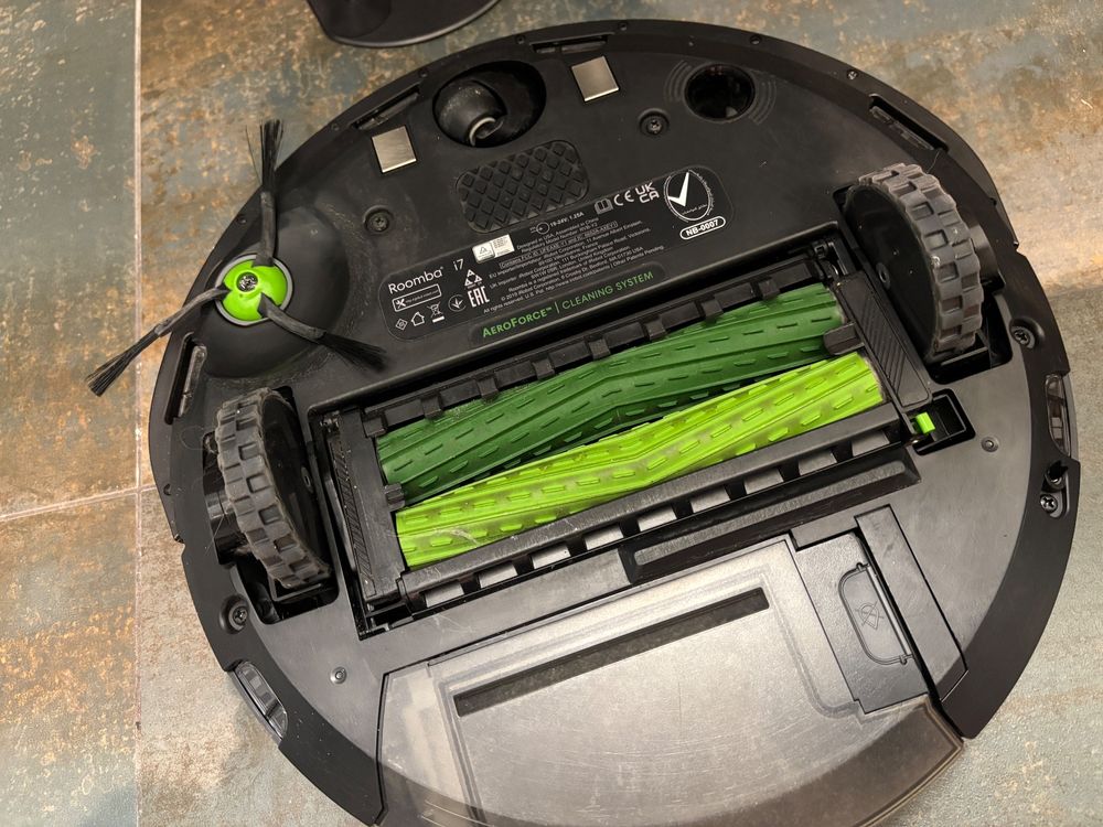 iRobot Roomba i7 Series | Inkl. Ladestation, Filter, Bürste (Neu ...