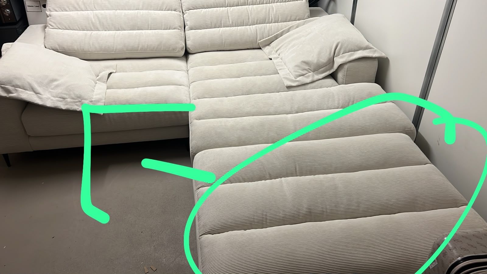 Divani: NEU Sofa zu verkaufen + Sessel – Nuovo (secondo la descrizione) da Zwillikon venduto da cam_vnz7 2