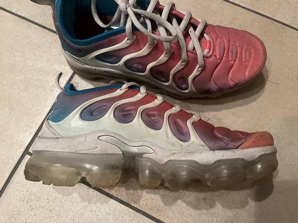 Scarpe da donna: Chaussures Nike taille 36,5  – Usato da Yverdon-les-Bains venduto da car_xd5s 1