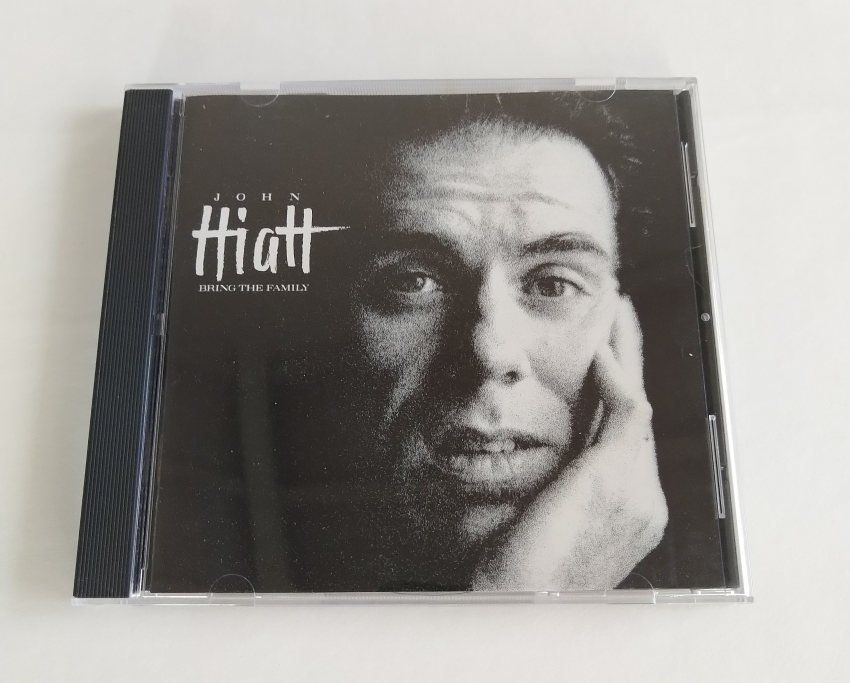 CDs: CD John Hiatt - Bring the Family – Gebraucht aus Buchs ZH von Bighusky