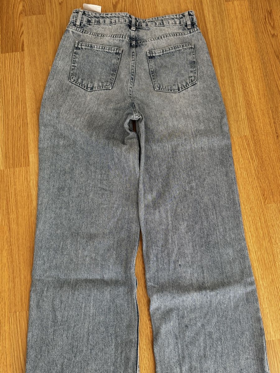 Stradivarius Jeans: Jeans larghi, Taglia 34 – Usato da Oberglatt ZH venduto da Alicia. 1