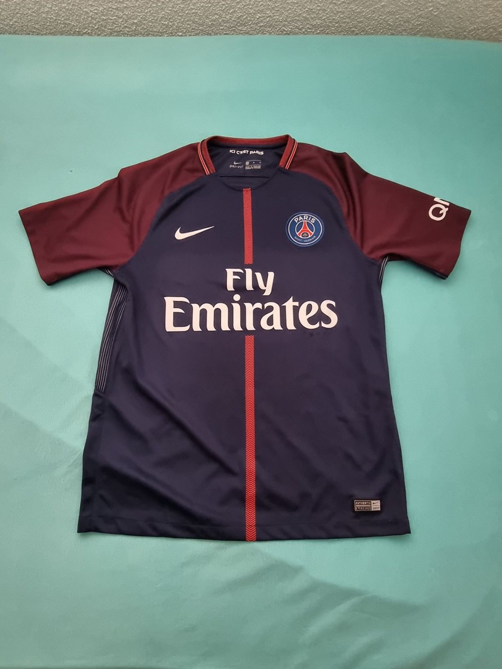 Leibchen & Hosen: Kylian Mbappe / PSG Heimtrikot 2017-2018 – Gebraucht aus Suhr von SariLacivert1907