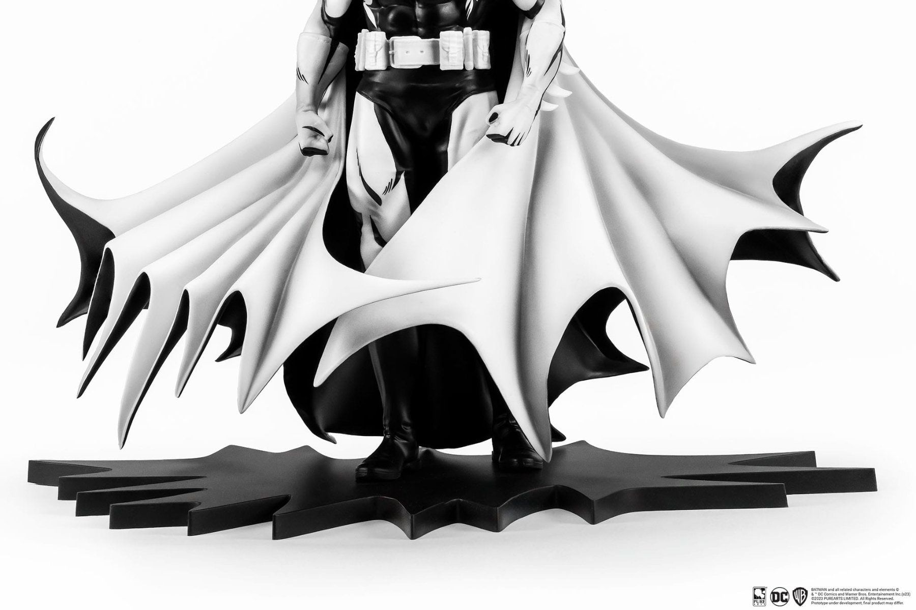 Statuette: Batman PX 1/8 SDCC 2024 Batman Black & White Version 27 cm – Nuovo e nell'imballaggio originale da St-Imier venduto da ATTAKSHOP 9