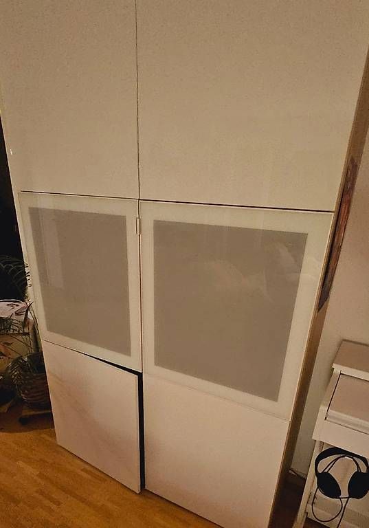Vitrinen: Vitrine Besta Ikea – Gebraucht aus Thun von ninuschga