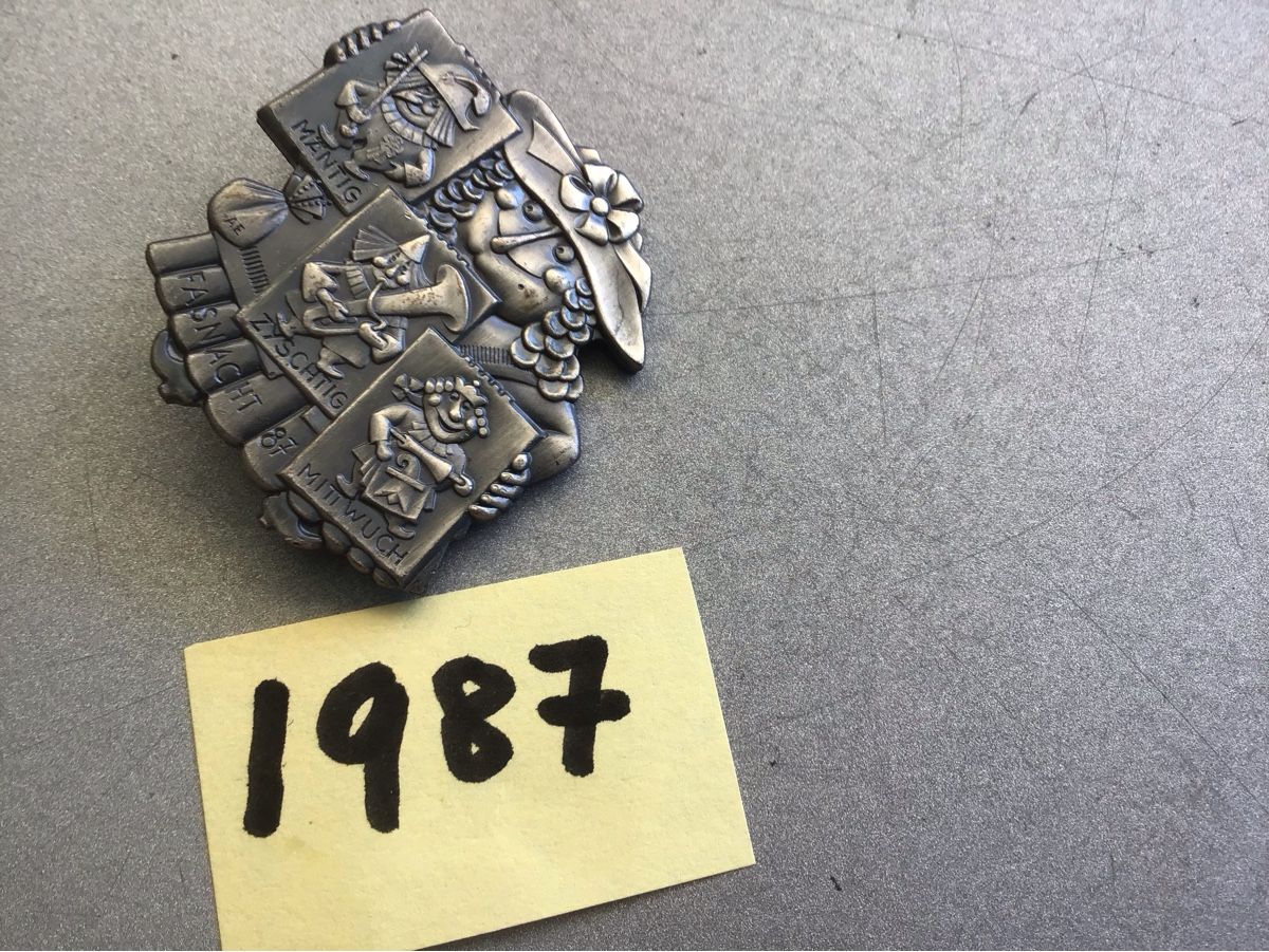 Basler Placchette & Badge: Baslerfasnachtsplaketten 1987 Silber – Usato da Arlesheim venduto da printz01