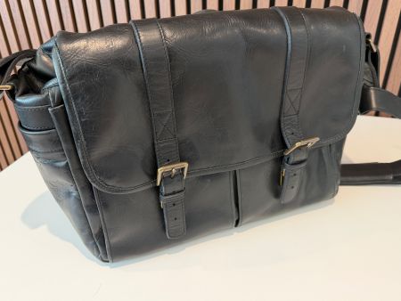 ONA the Brixton Kamera Schultertasche aus Leder schwarz