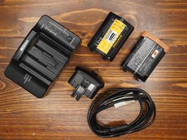 Nikon Quick Charger MH-21 inkl. 2 Akkus und BL-3 Einsatz
