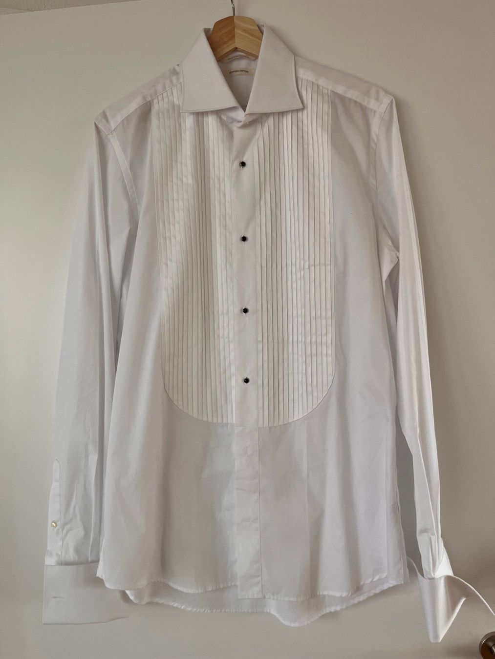 Hemden: Weißes Slim Fit Smokinghemd – Neu (gemäss Beschreibung) aus Glattpark(Opfikon) von pau_w672