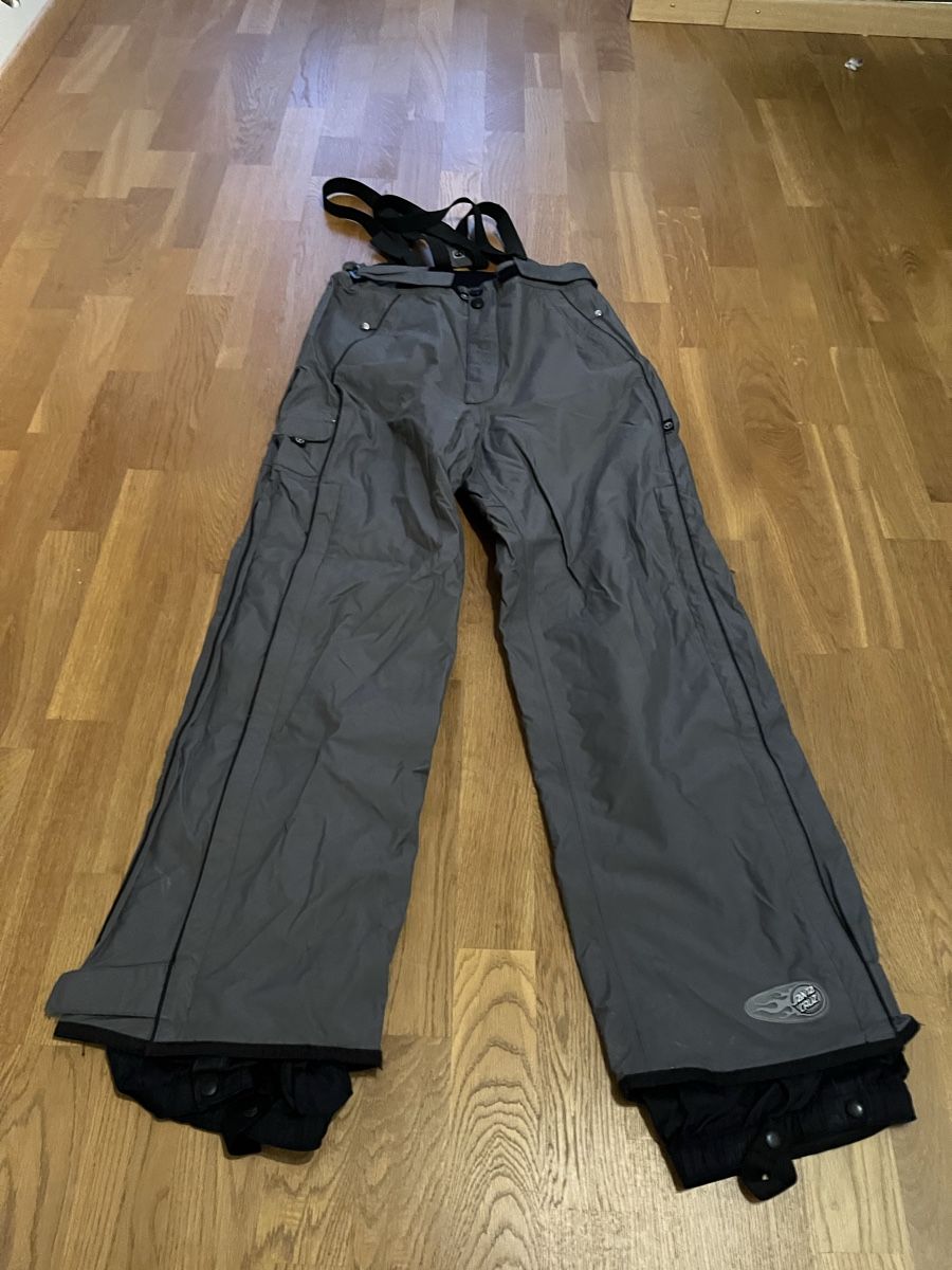 Santa Cruz Hosen: Skihose Santa Cruz – Gebraucht aus Bern von sel_2j9q