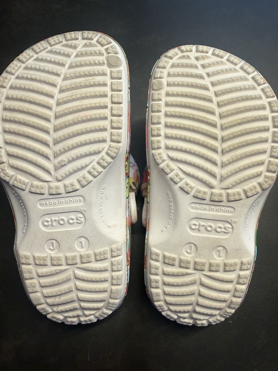 Chaussures filles: Crocs Squishmallow – D'occasion à Valeyres-Montagny par Anne_L 1