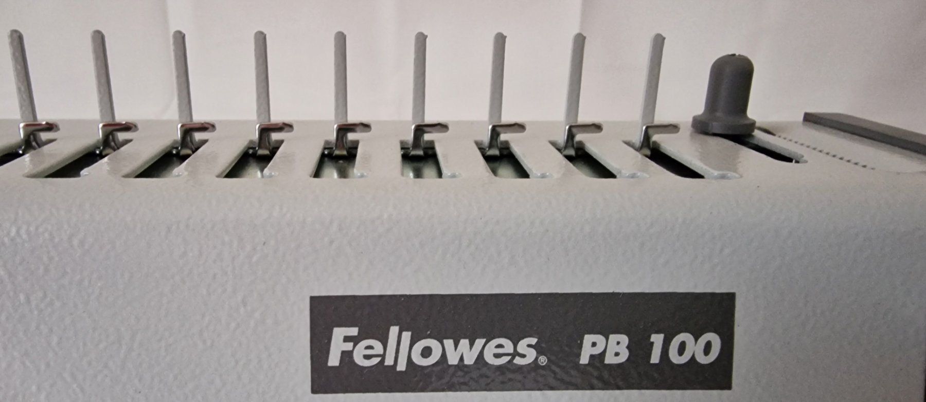 Fellowes Macchine rilegatrici: Fellowes 100 Bindemaschine – Usato da Mühlethal venduto da sarah-davide 2
