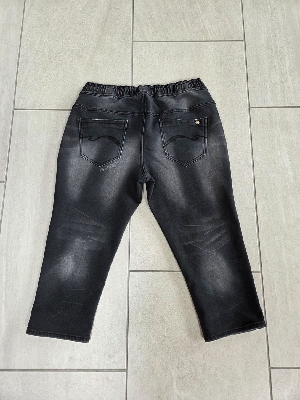 Jeans: Kangaroos Caprijeans, Grösse 44, grau – Usato da Hirschthal venduto da toronto-raptors82 2