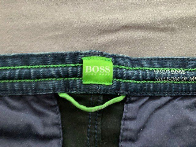 Hugo Boss Jeans: Jeans Hugo Boss, bleu marine, Taille 34, – Usato da Marin-Epagnier venduto da rchouchouu 2