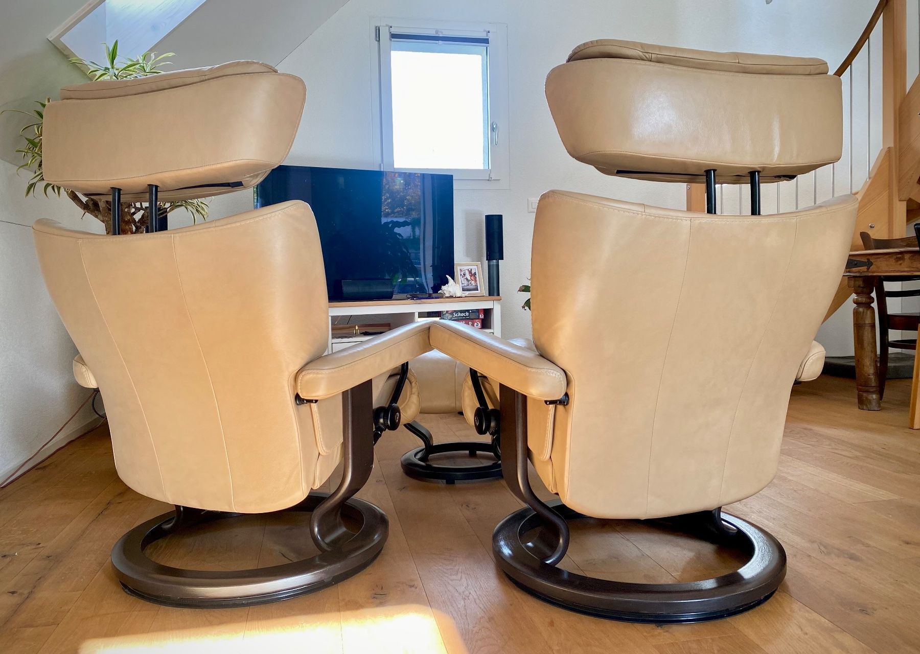 Stressless Poltrone: 2 Stressless® Magic Relax Sessel Beige Größe M mit 1 Hocker – Usato da Rorbas venduto da Samayo_ 6
