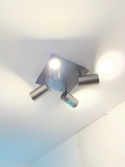 Kronleuchter & Deckenlampen: Deckenlampe mit 4 Spots – Gebraucht aus Baeretswil von Encoje