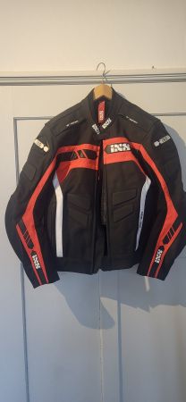 Top ISS Motorradjacke Textil Schwarz/Rot Grösse 40