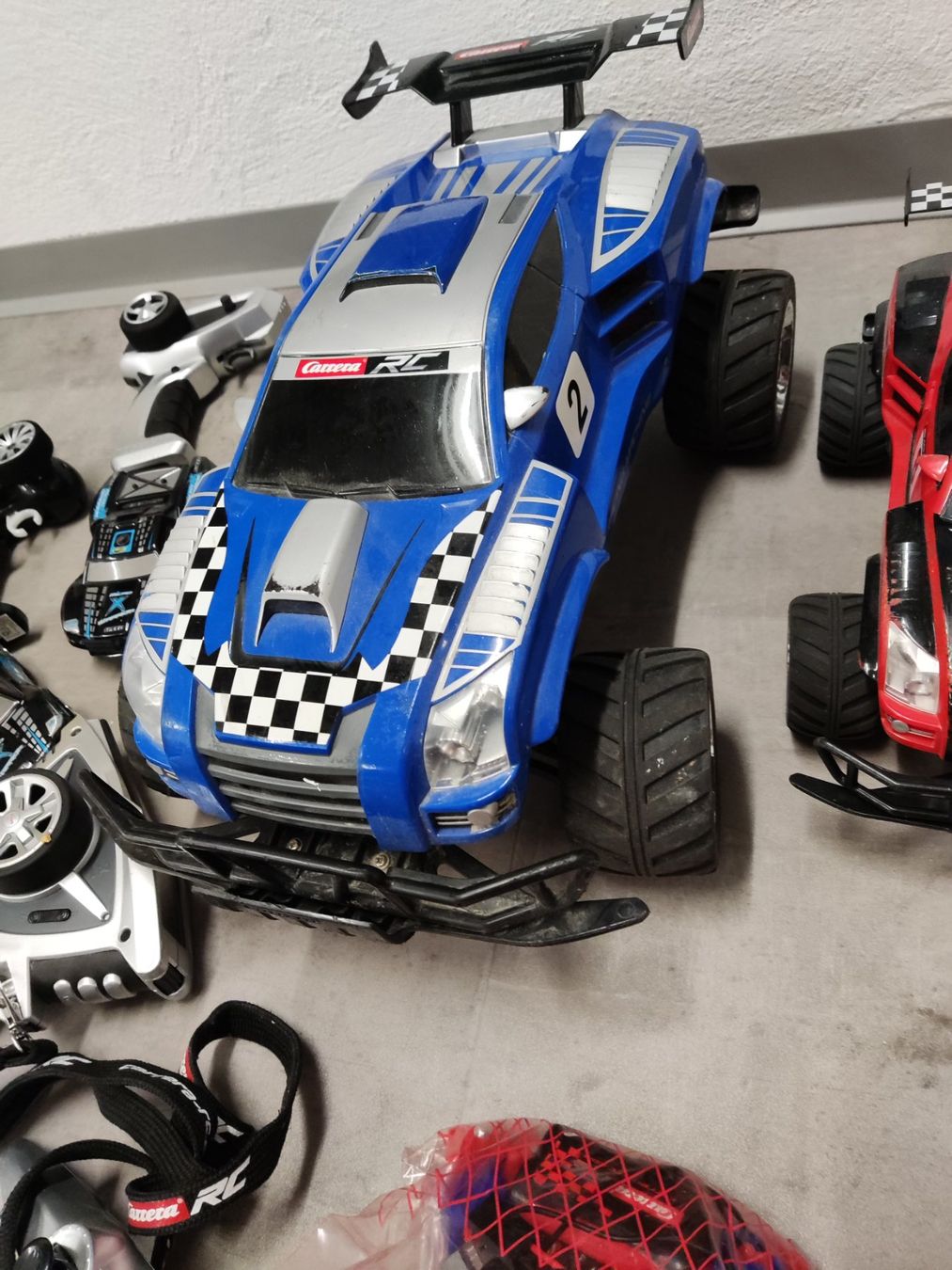 Carrera RC Modellbau: Rc Carrera ferngesteuertes Auto set – Defekt aus Mörschwil von  1