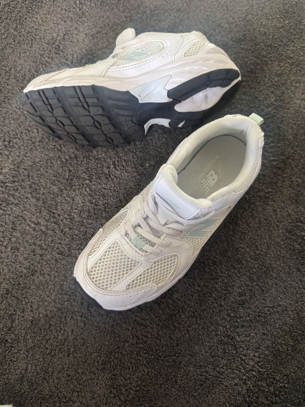 New Balance Chaussures hommes: New Balance Sneaker Grösse 33 – D'occasion à Dietikon par flu_5vzg 1