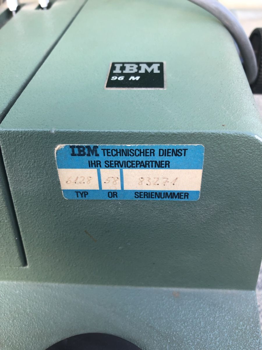 Machines à écrire: IBM 96 M Schreibmaschine gebraucht – D'occasion à Arbon par Wladimir1 1