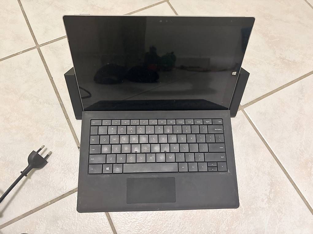 Microsoft Tablet PC: Microsoft Surface Pro 3 mit Tastatur & Dockingstation – Gebraucht aus Effretikon von hud_bq7l 1