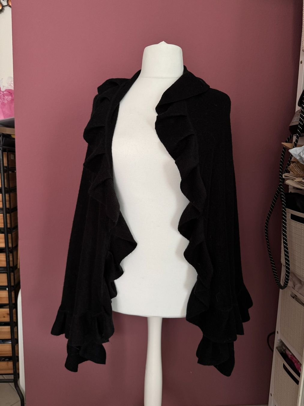 Foulard & Sciarpe: Schal / Umhang im schwarzen Strick – Usato da Muttenz venduto da einfach-schoen 1