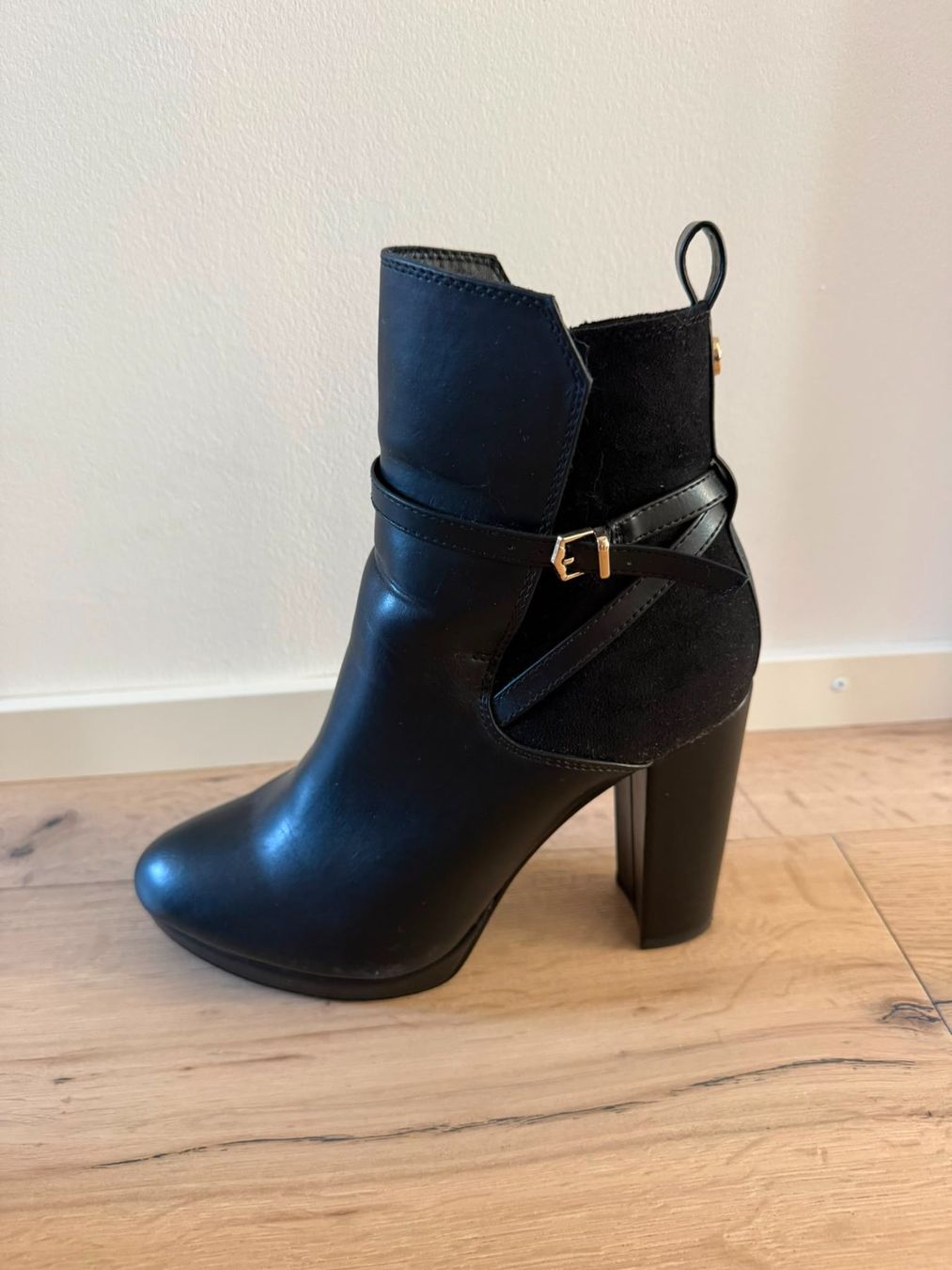 Buffalo Scarpe da donna: Buffalo Stiefeletten Gr. 38 – Nuovo (secondo la descrizione) da Fällanden venduto da ala_k7vk