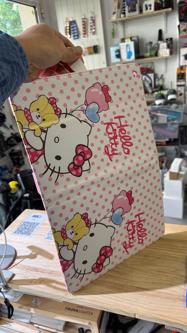 Covers & Borse: iPad 6/5/air - housse hello kitty support pliable – Nuovo e nell'imballaggio originale da Morges venduto da DigiAC 4