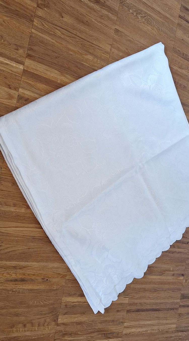 Coperte: Tischtuch, Weiss mit Rosenmuster, 155x260cm – Usato da Regensdorf venduto da Schmim