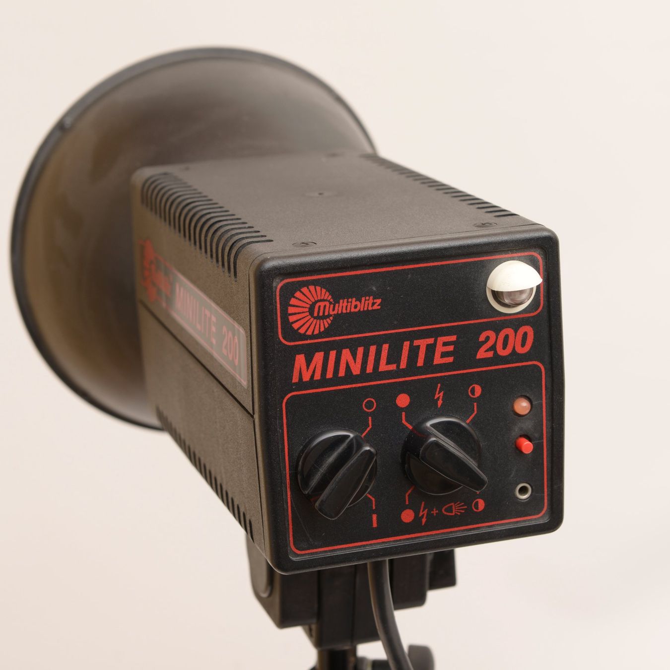 Flash: 4 flash de studio Multiblitz Minilite 200 avec accessoires – Usato da Biel/Bienne venduto da Zavion 1