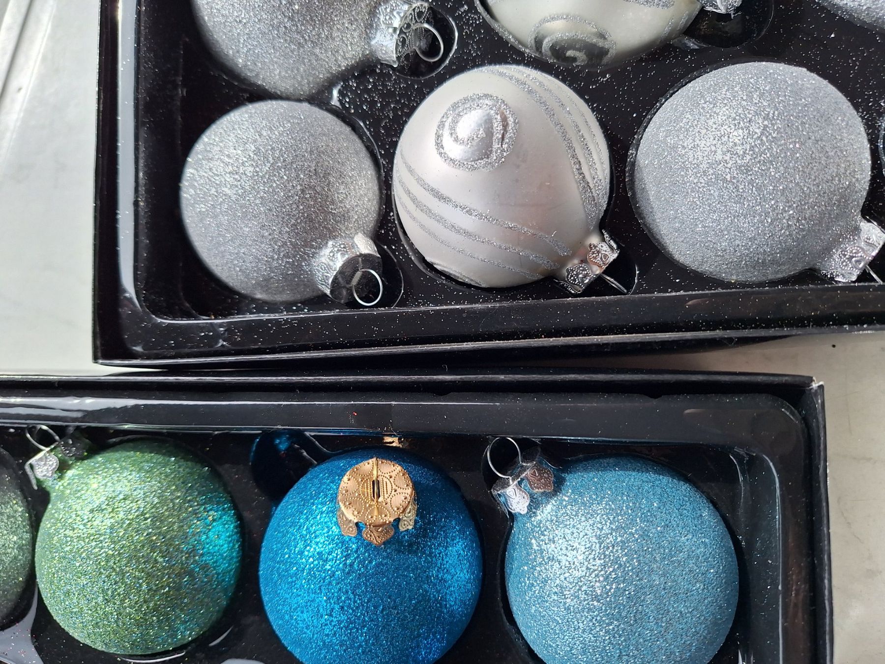 Tutte le decorazioni: WEINACHTSBAUMKUGELN CHRISTBAUMKUGELN – Usato da Huttwil venduto da Kunterbuntli 2