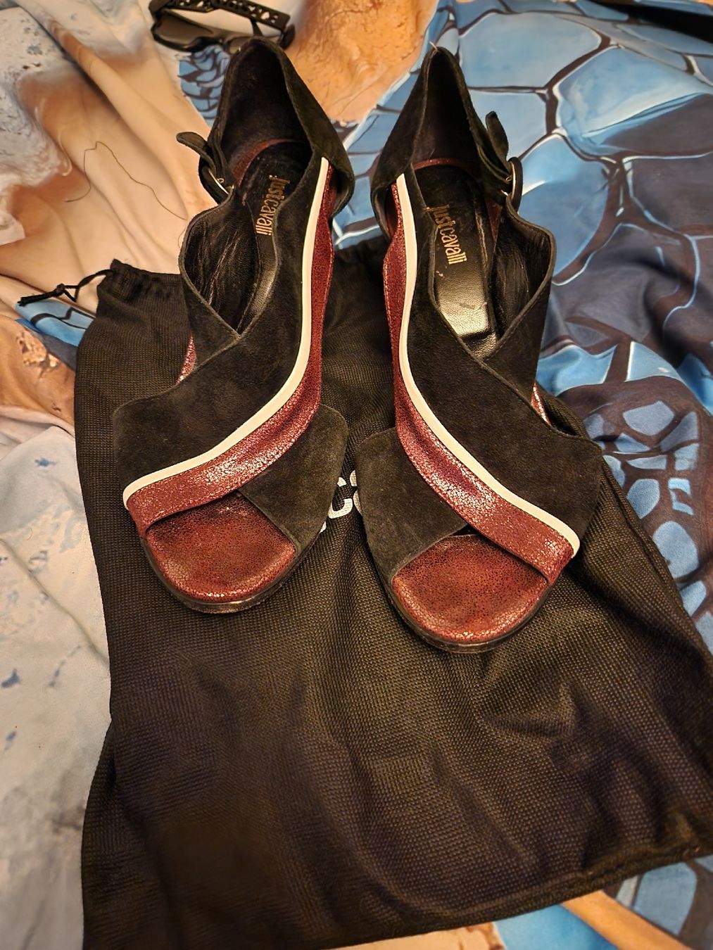 Roberto Cavalli Scarpe da donna: Just Cavalli Talons originaux Noirs/Bordeaux Taille 39 – Usato da Troistorrents venduto da ami_mzq5