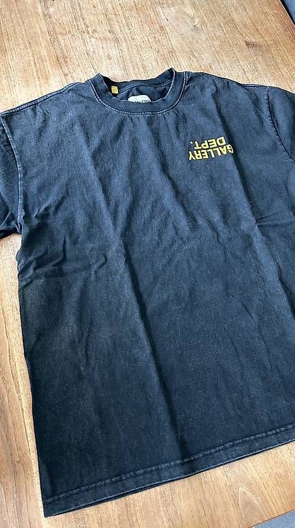 T-shirt: Dept. Gallery T Shirt – Usato da Kefikon ZH venduto da Loisel69 2