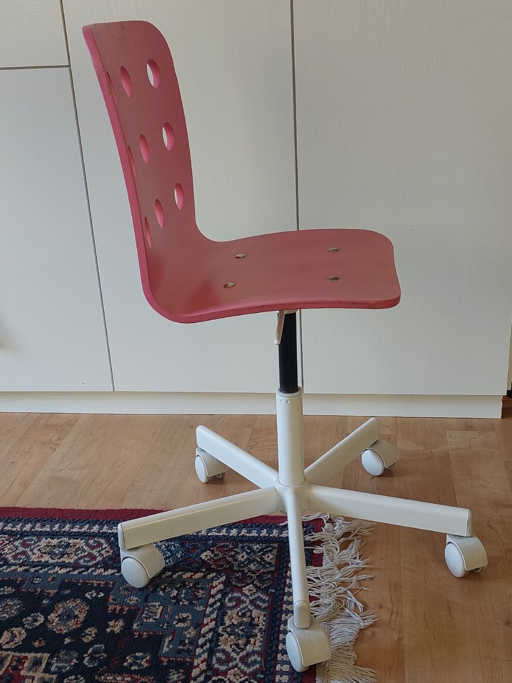 Ikea Stühle: Bürostuhl Kinder pink mit Rollen gebraucht – Gebraucht aus Stallikon von Chacana 1