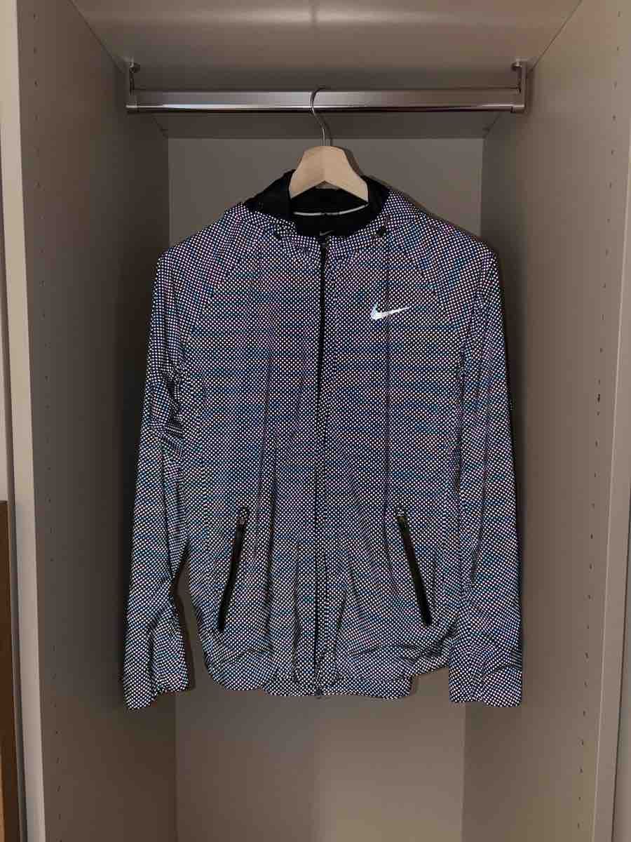 Nike Jacken: Nike Shield Windbreaker reflektierend Grösse M – Gebraucht aus Kloten von SilCarbo 1