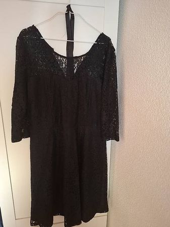 Damen Kleid Spitze schwarz kurz neuwertiger Zustand Grösse L