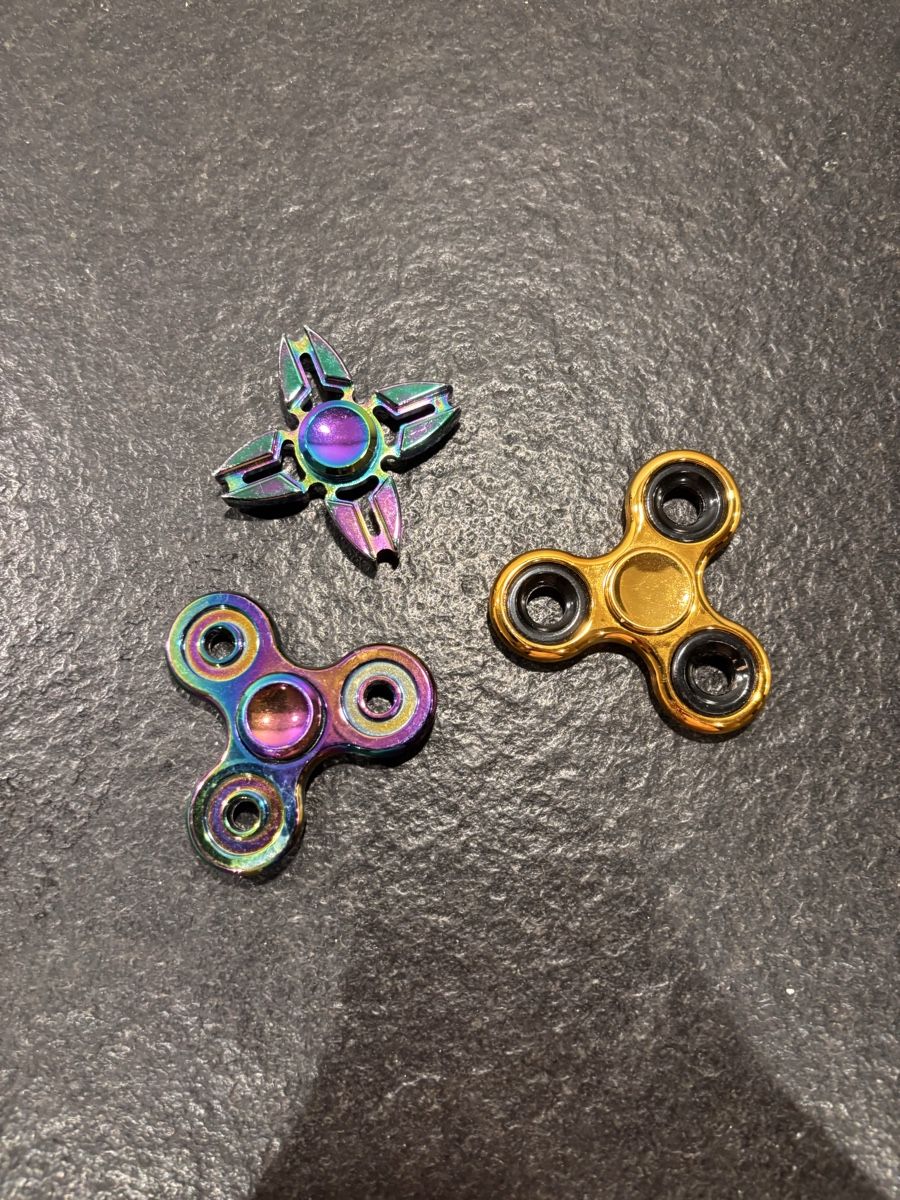 Giocattoli: Fidget Spinner Set 3 Stück mehrfarbig gebraucht – Usato da Burgdorf venduto da neB_nimaj34