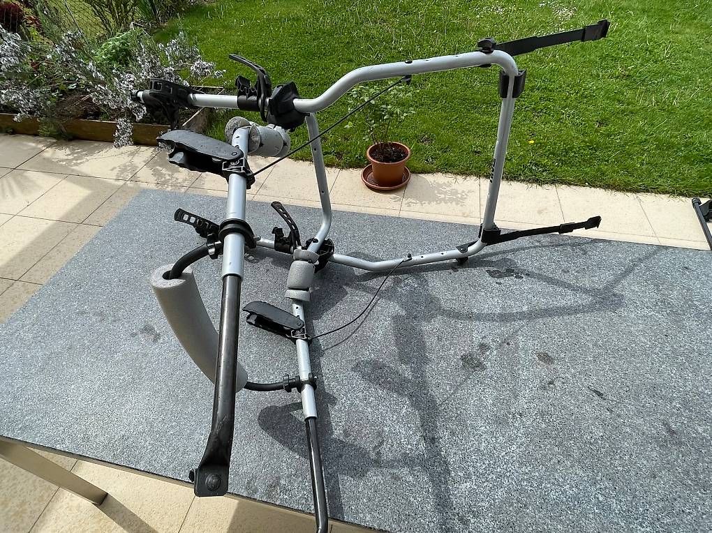Box da tetto: Porte-vélos de coffre Thule – Usato da Villars-le-Terroir venduto da Elmanifico 3