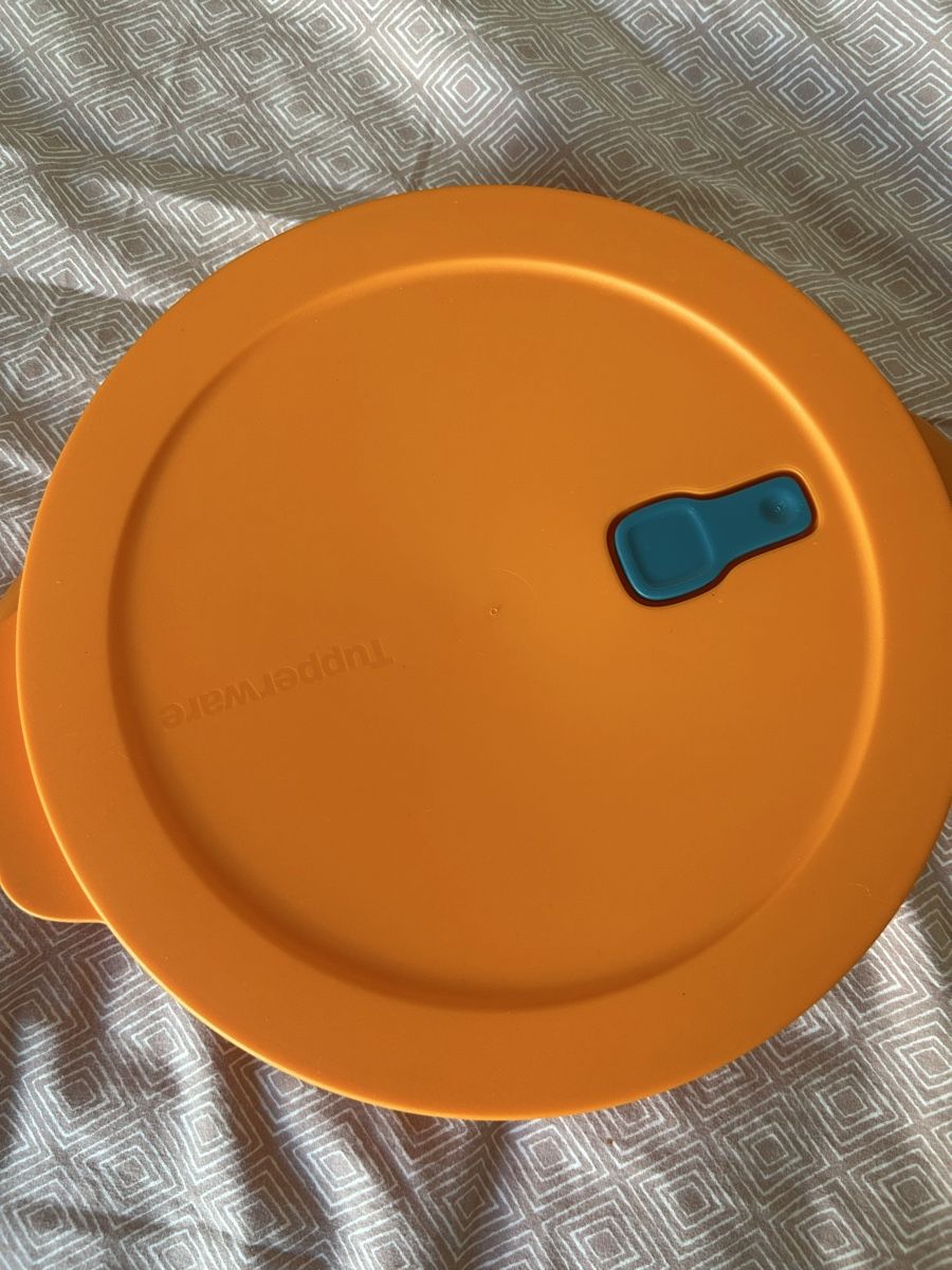 Tupperware Piatti: Tupperware Teller Kinderteller orange mit Deckel Verschluss – Usato da Wädenswil venduto da moni_zh