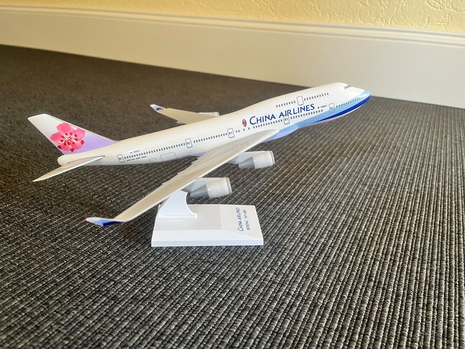 Boeing Modellbausätze & Standmodelle: Boeing 747-400 Model China Airlines – Gebraucht aus Burgdorf von A006972
