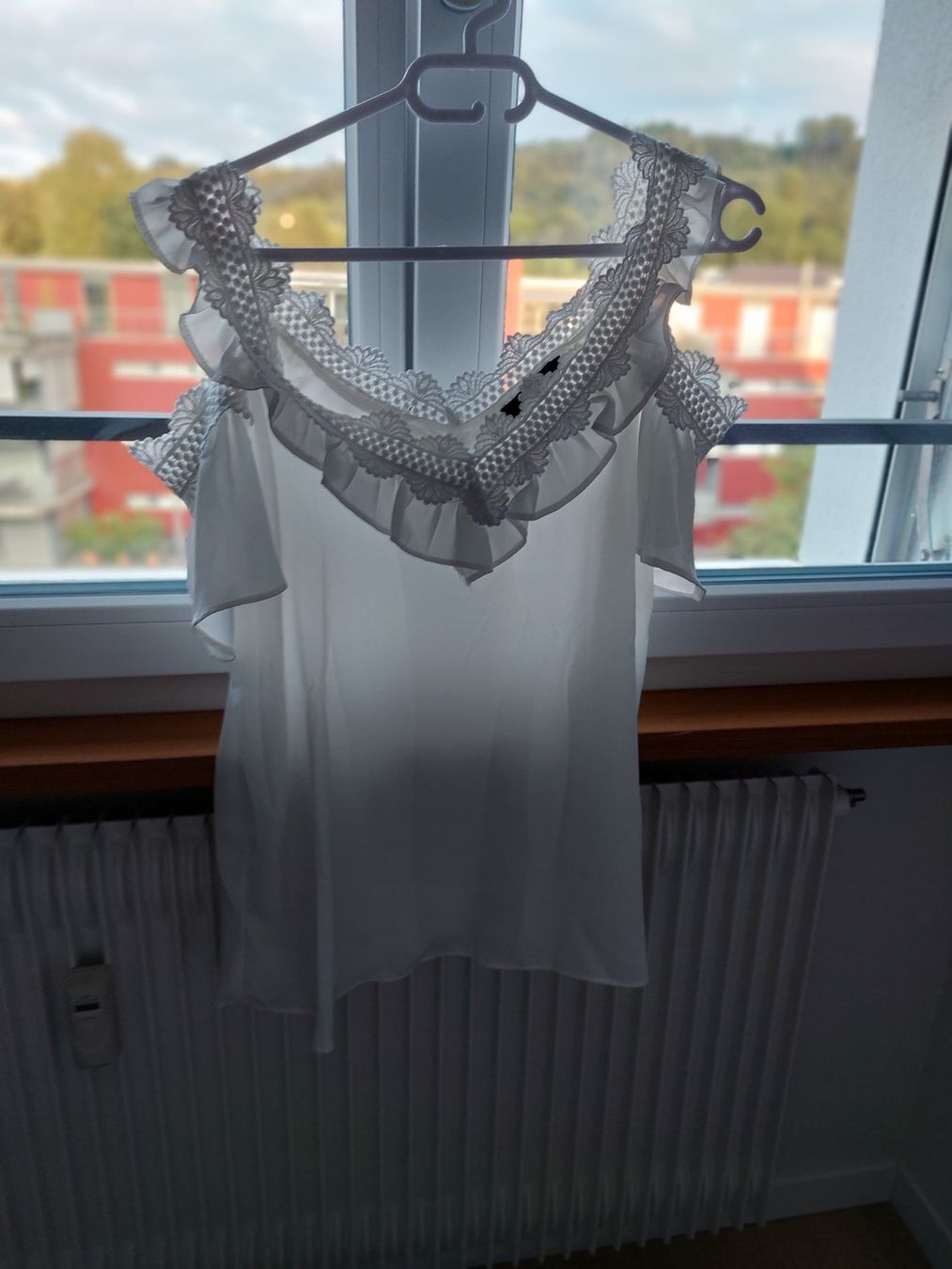 Tops: Magnifique blouse blanche Taille L NEUVE – Neu (gemäss Beschreibung) aus Ostermundigen von jul_7t8v