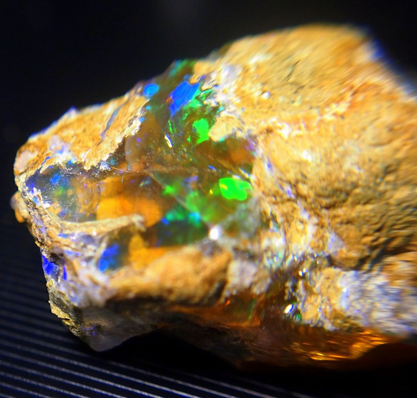 Pietre preziose: 39 ct. Top-funkelnder WELO-Feueropal roh – Nuovo e nell'imballaggio originale da Reinach BL venduto da Marblue 5