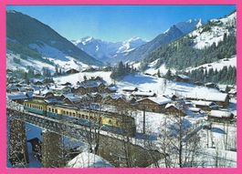 Gstaad Oldenhorn und Staldenfluh mit Eisenbahn