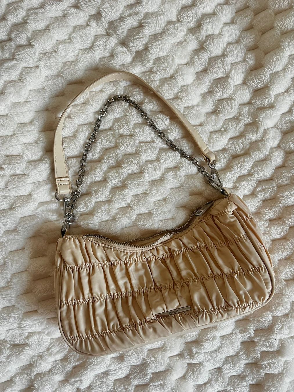 Taschen für Damen: Bershka Schultertasche beige – Gebraucht aus Bremgarten AG von TechfiX 1