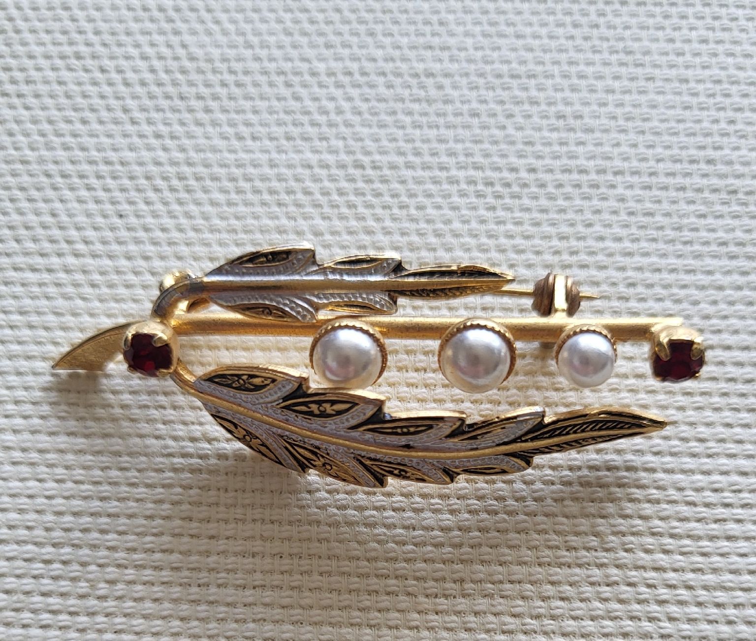 Spille & Fermagli: Broche vintage dorée – Usato da Cortaillod venduto da Amira_Nad