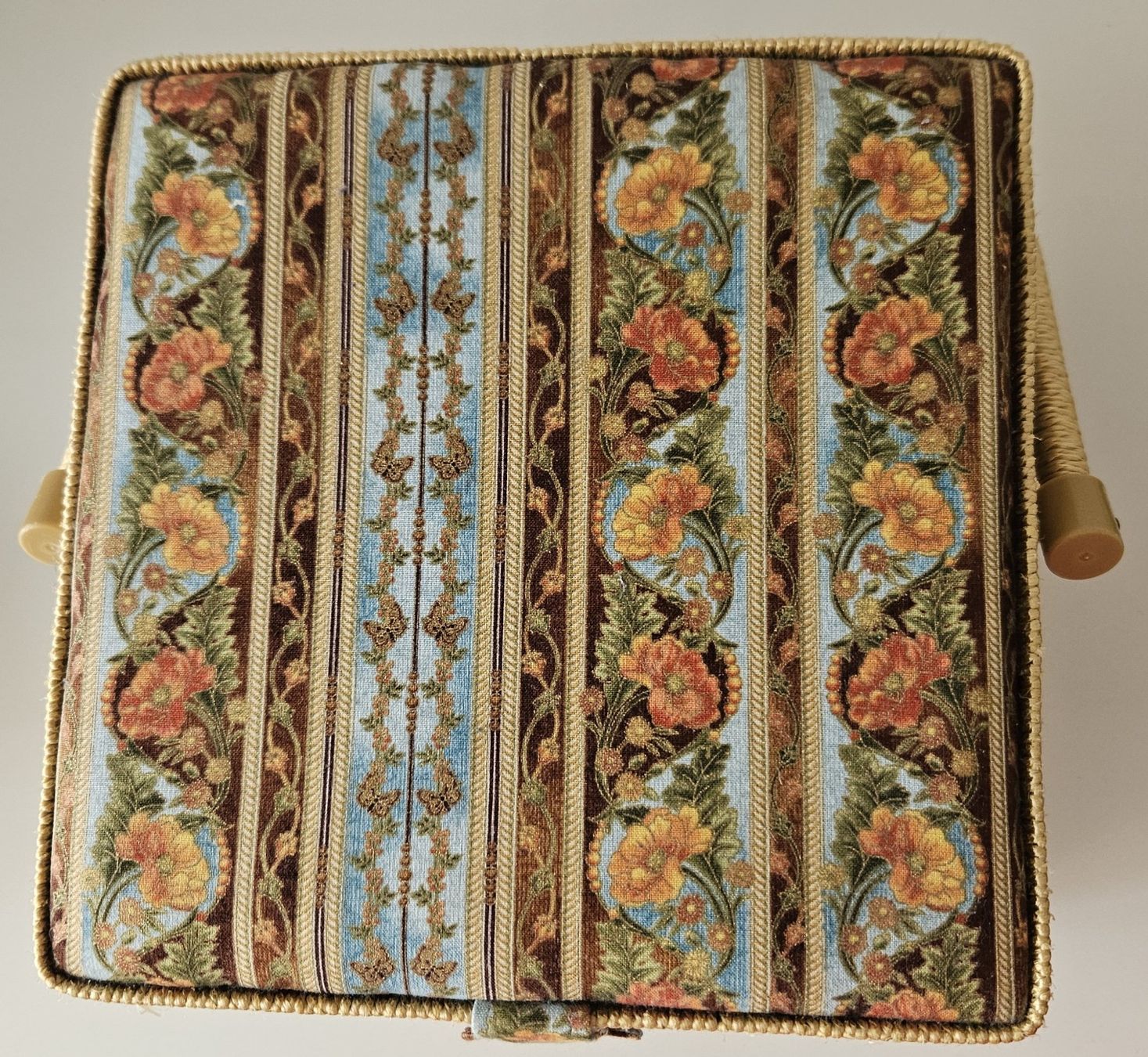 Altro in Bricolage: Nähkästchen beige mit Deko-Blumen Muster – Nuovo (secondo la descrizione) da Muttenz venduto da Gepard23 2