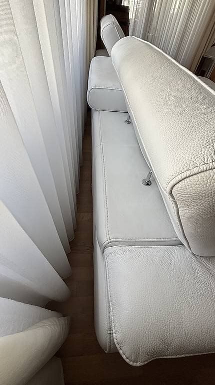 Divani: Ledersofa weiss AB CHF 1.00 – Usato da Fläsch venduto da Dergrenzer 1